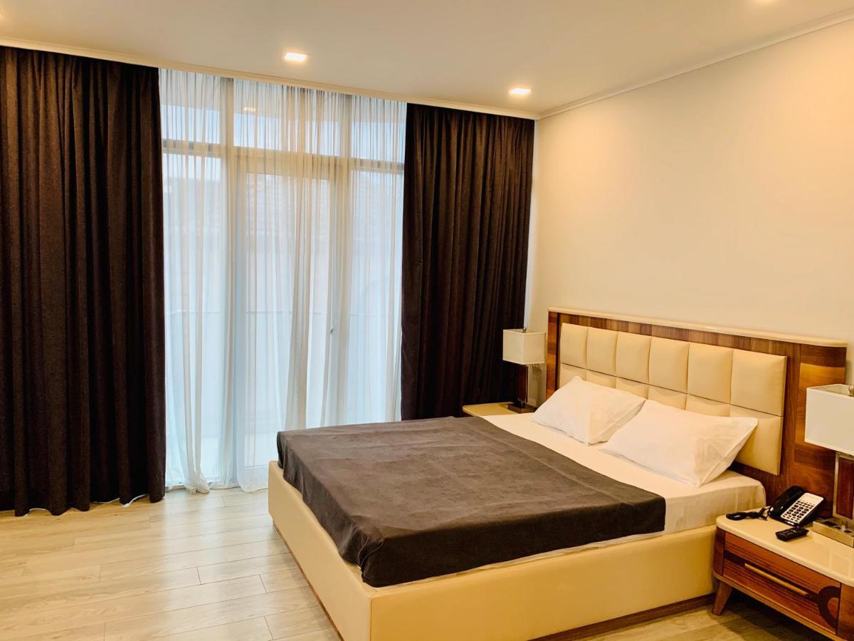 Hotel Tsereteli Palace บาทูมิ ภายนอก รูปภาพ