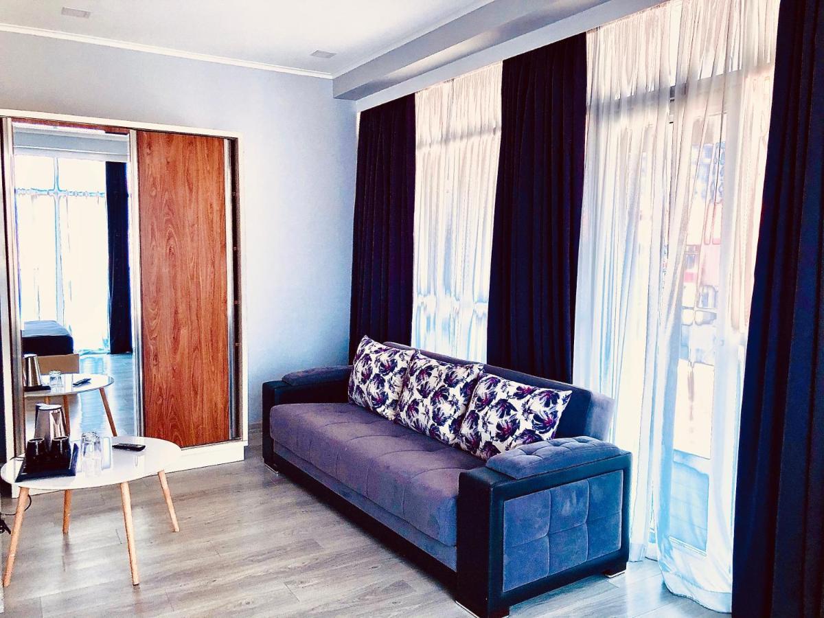 Hotel Tsereteli Palace บาทูมิ ภายนอก รูปภาพ