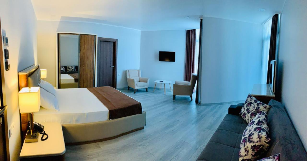 Hotel Tsereteli Palace บาทูมิ ภายนอก รูปภาพ